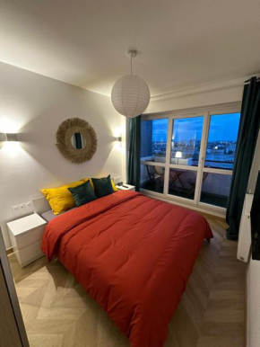 PARIS PANTIN Magnifique Appartement 4 pièces de 108m2 avec 2 PARKING intérieur - très cosy pour 1 à 12 personnes - Entièrement refait à neuf ENTIRE APARTMENT LUXURIOUS AND WARM - PANTIN PARIS 19 ème F